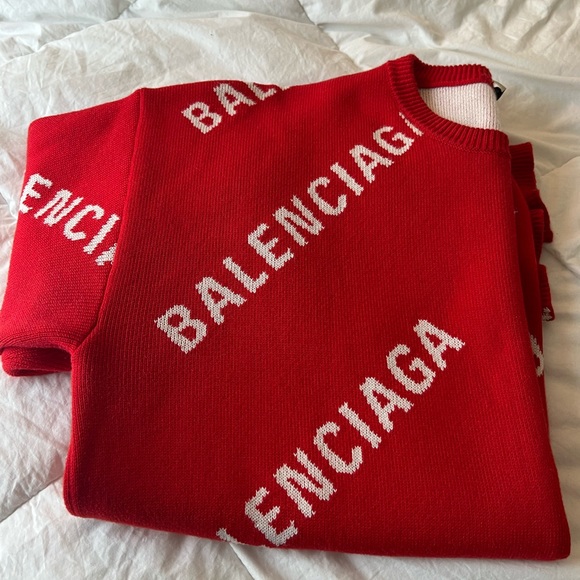 Red  and white oversized balenciaga  sweater authentic size M - Picture 3 of 9